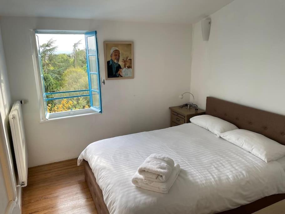 Rue Basse - Village House Overlooking The Pyrenees Montréal エクステリア 写真