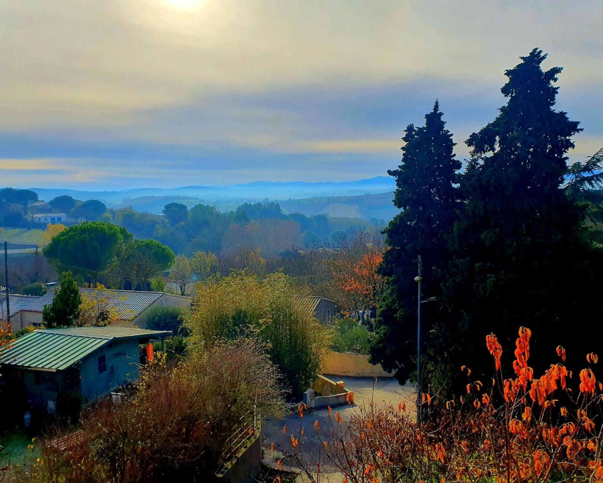Rue Basse - Village House Overlooking The Pyrenees Montréal エクステリア 写真
